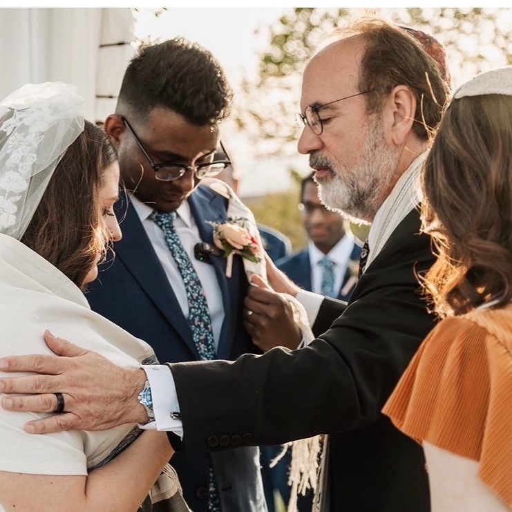 Rabbi Sandy sharing a meaningful ceremony moment with a couple