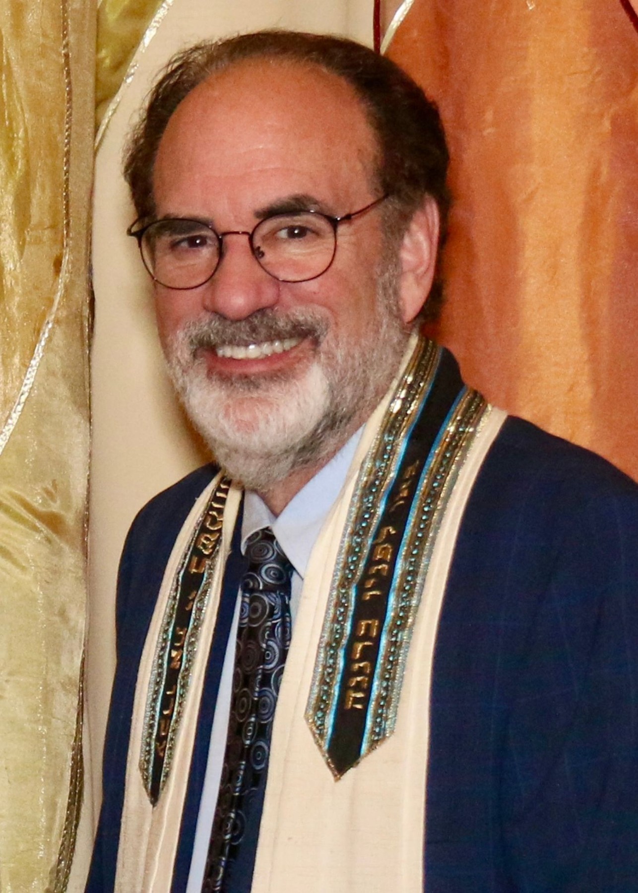Rabbi Sandy Akselrad wearing his prayer shawl